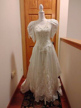 Private Label By G Wedding Dress With Beaded Details & Designs Size 12